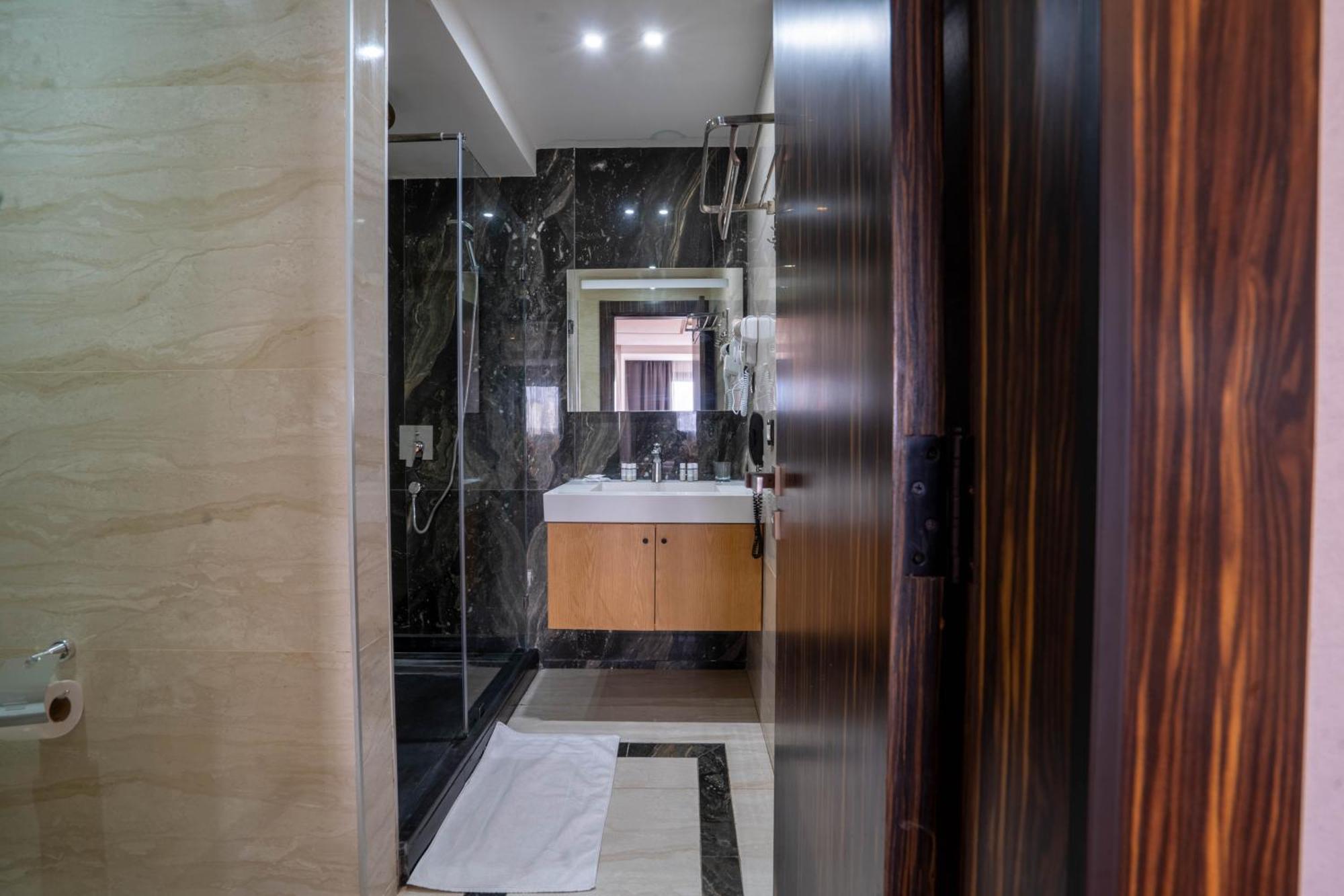 Razane Hotel القنيطرة المظهر الخارجي الصورة